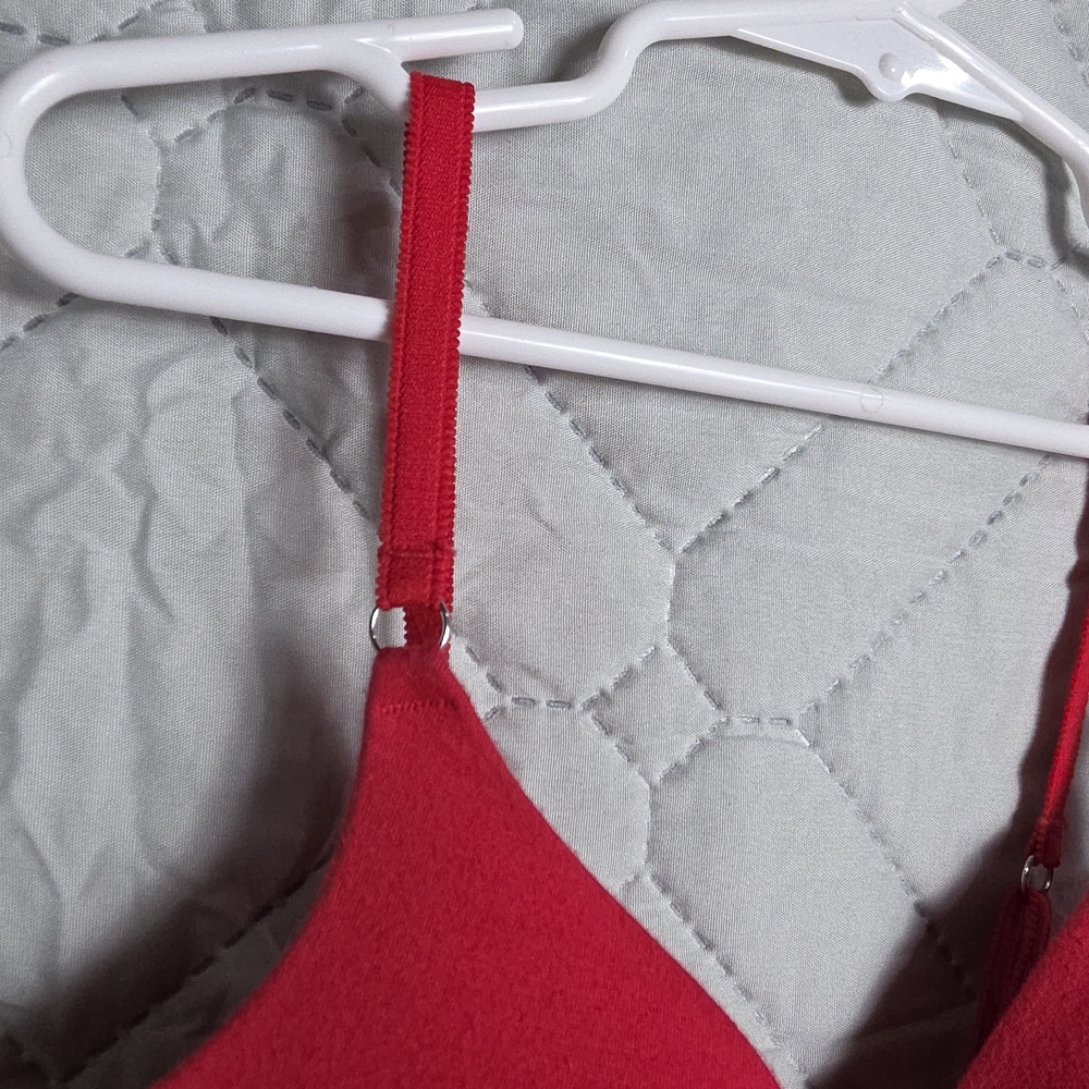 Tommy Hilfiger Red bra with lace on back. Adjustable straps. Size 34B. - Picture 5 of 5